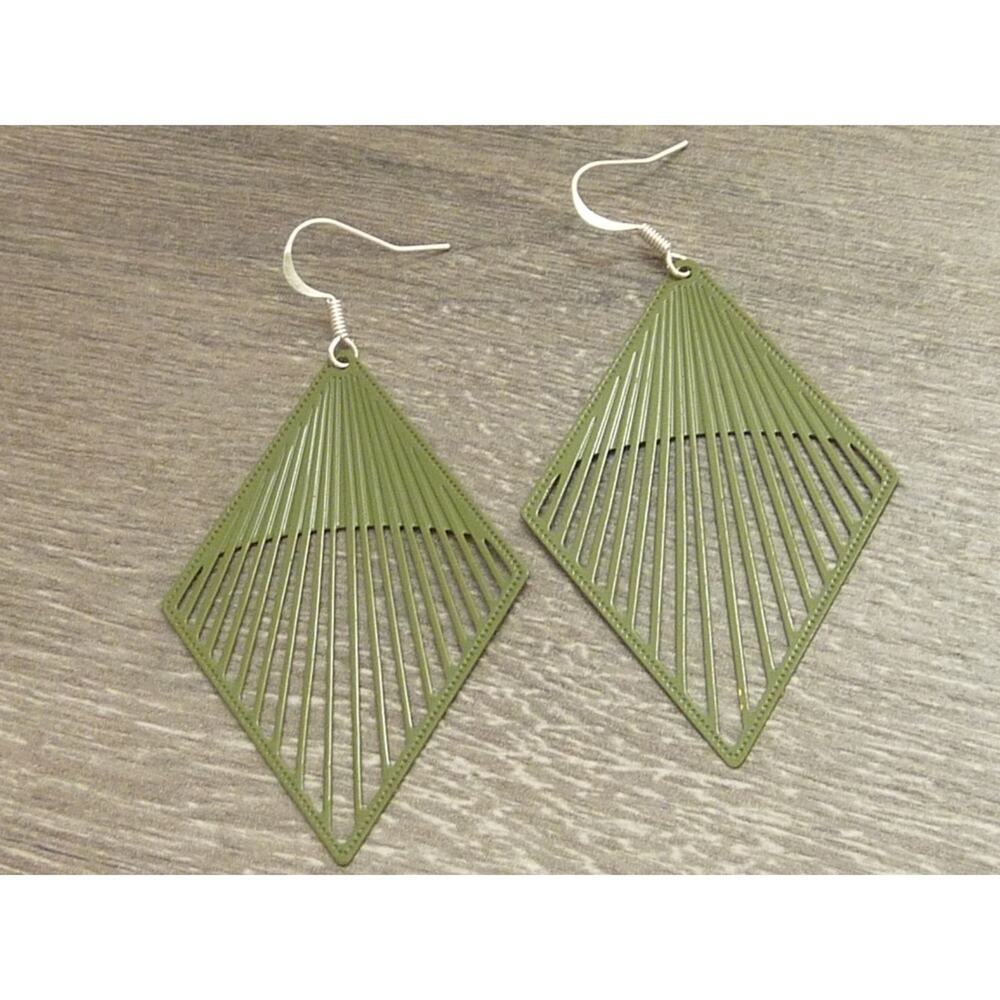 Green Diamond Fan Filigree Earrings